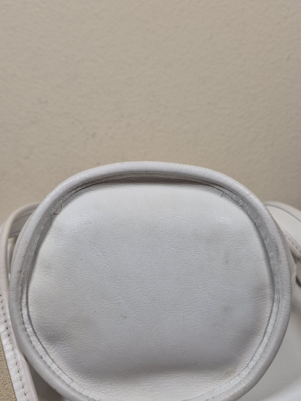 Vintage Coach White Maggie Duffle #9019 - Picture 8 of 16